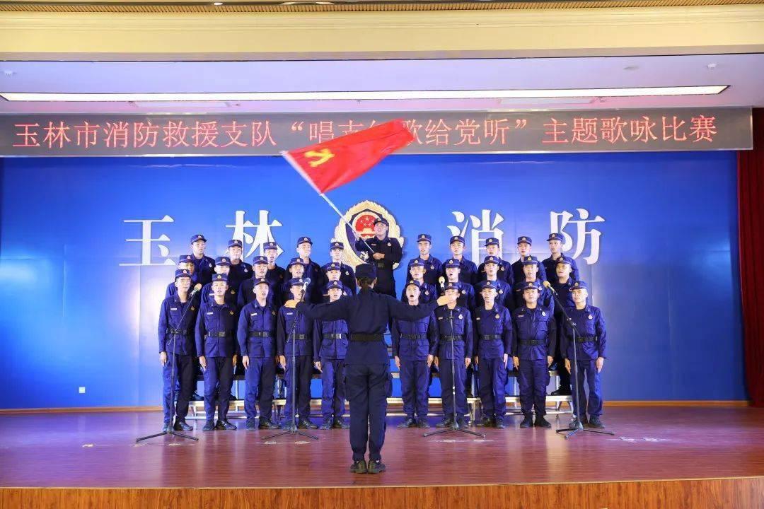 闪亮派对上的女孩